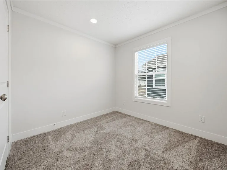 2110 24th St NE — Photo 14