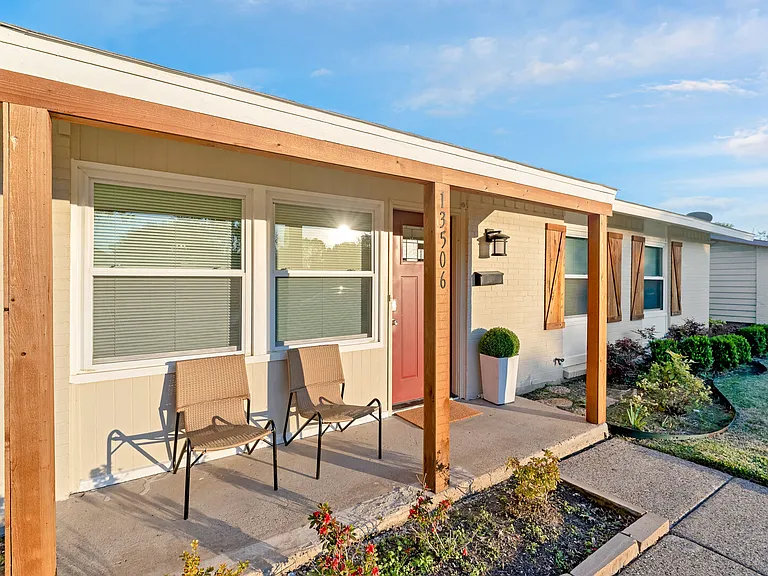 Castleton Dr — Photo 14
