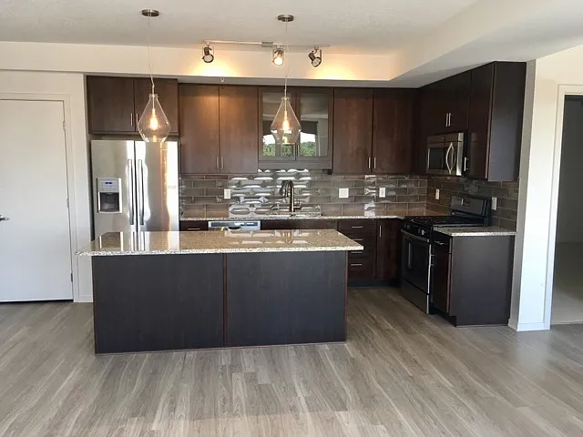 Laguna Apartments — Photo 15