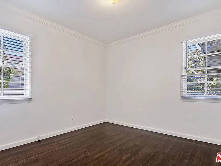 2519 S Bentley Ave — Photo 19