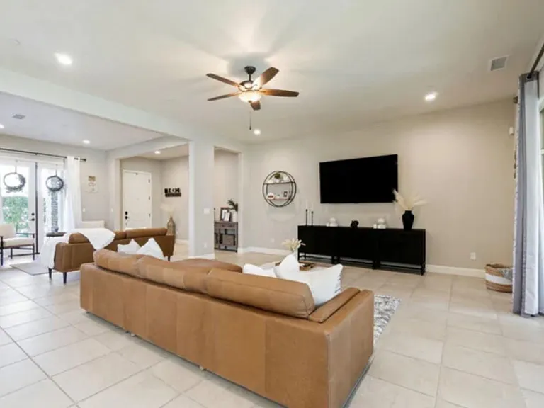 598 Crescent Ln — Photo 8