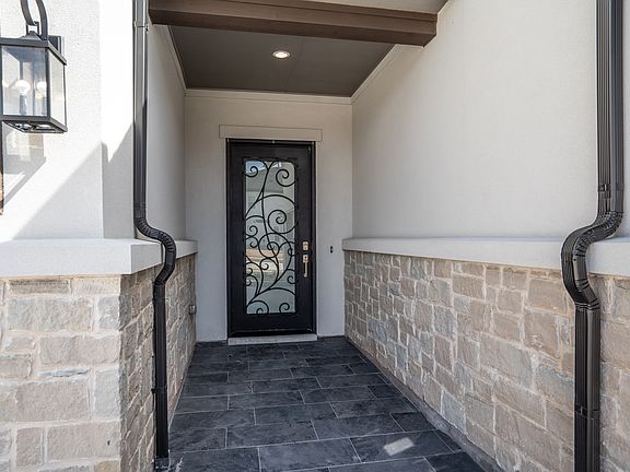 3rd image of 1161 Rochester Pl