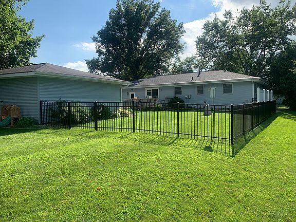 3rd image of 147 Sunnyview Dr