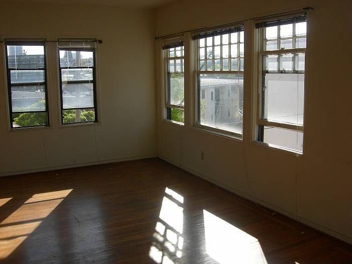 2nd image of 3200 Lakeshore Ave