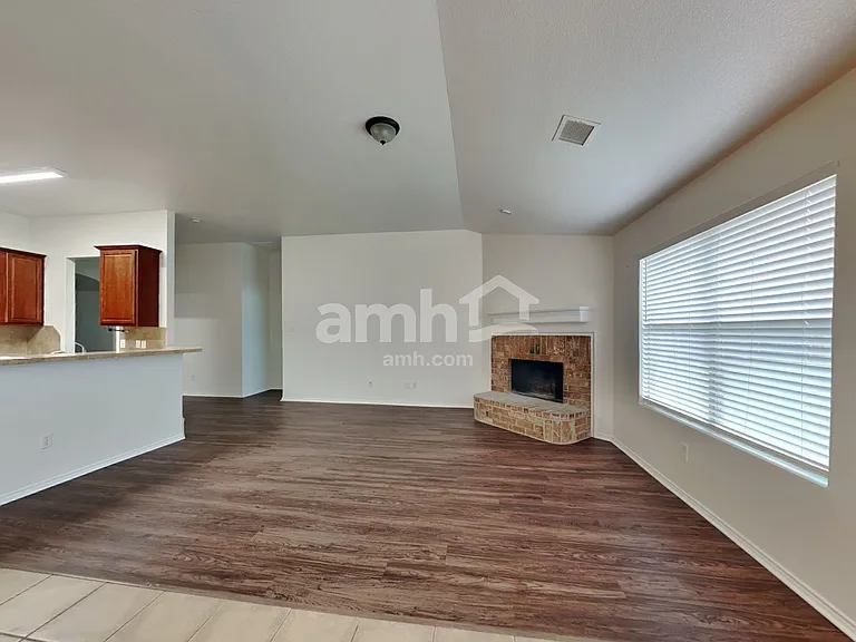 1207 Fox Glen Trl — Photo 9