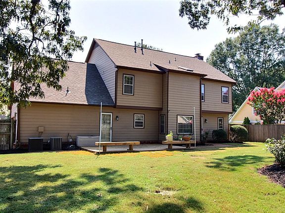 3rd image of 292 E Valleywood Dr