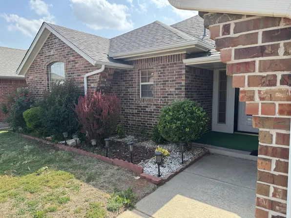 616 Morningside Dr, Yukon, OK 73099