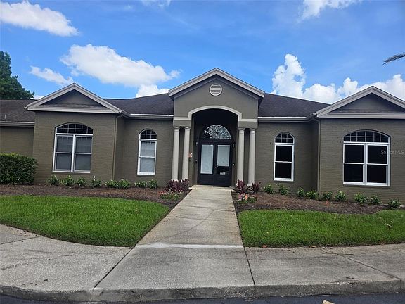 3rd image of 404 Summit Ridge Pl APT 212