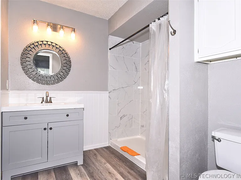 1339 E 138th Pl — Photo 15