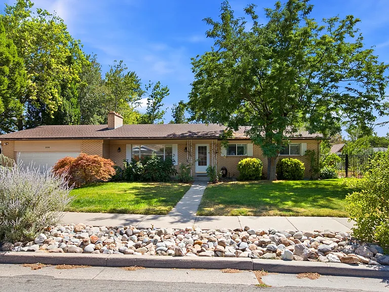2480 Eastbourne Dr — Photo 1