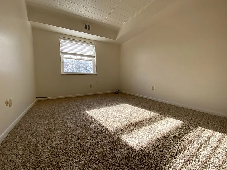 360 Maryland Ave — Photo 16