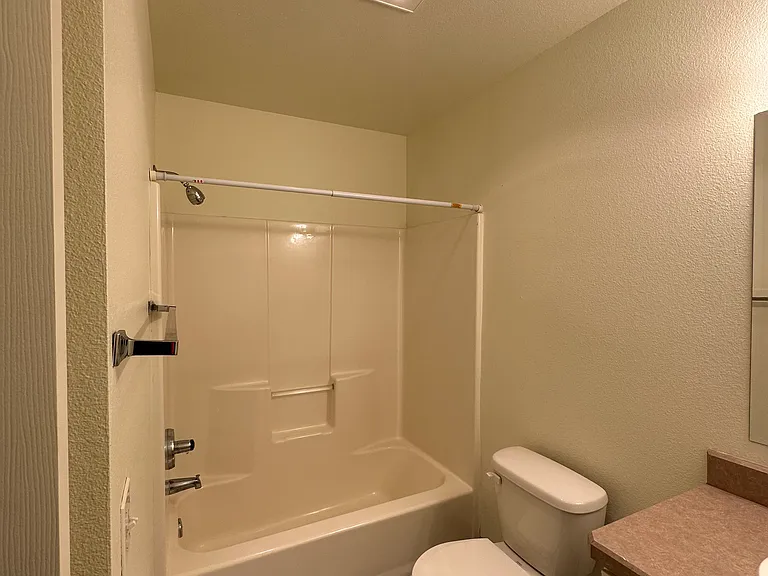 985 NE Hidden Valley Dr — Photo 10