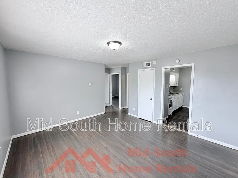 2 bed, 1.0 bath, $895 — Photo 3
