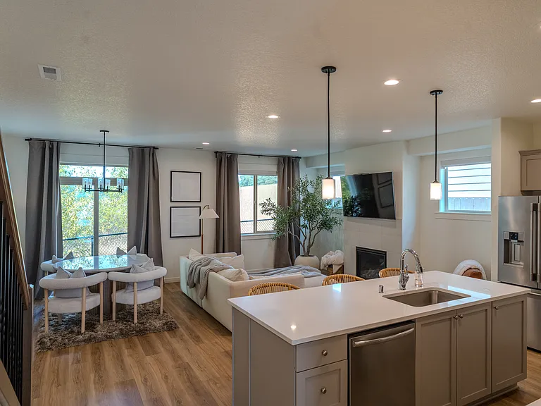 6908 N Madison Cir — Photo 5