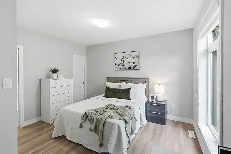 5 bed, 4.5 bath, 2250 sqft, $1,350 — Photo 3
