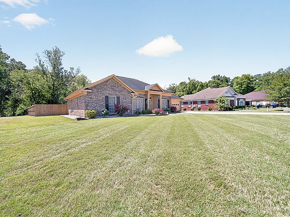 4th image of 5545 Chatham Woods Dr