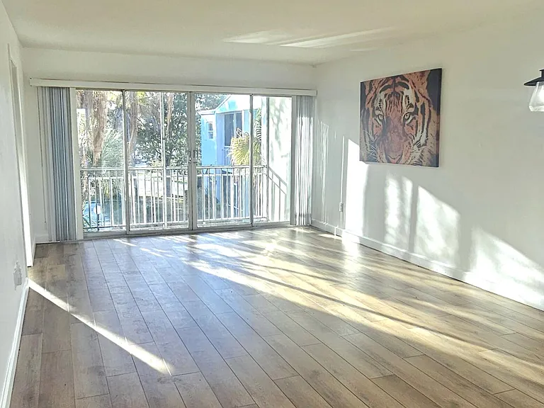 1505 Crescent Cir #B24 — Photo 4