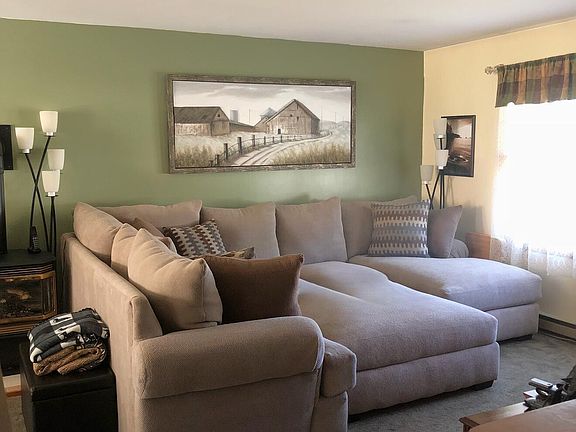 3rd image of 2 Moonglow Road