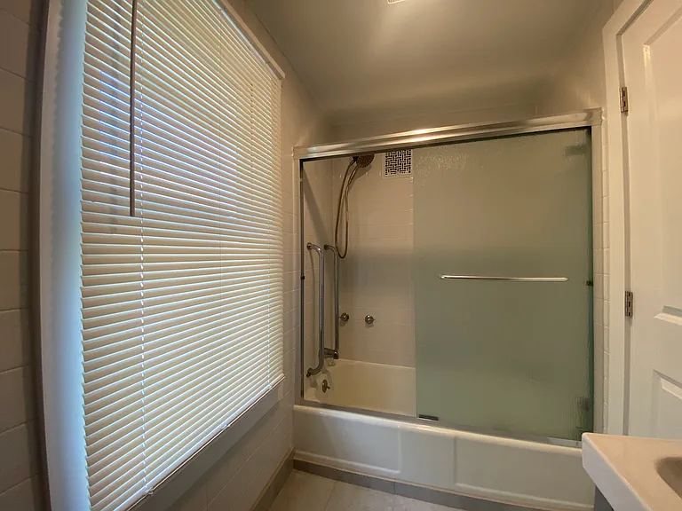 706 Linn St #2 — Photo 13