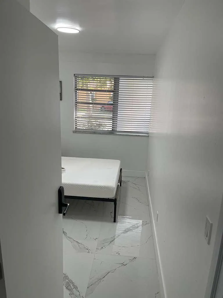 4 bed, 6.0 bath, 2012 sqft, $1,308 — Photo 2