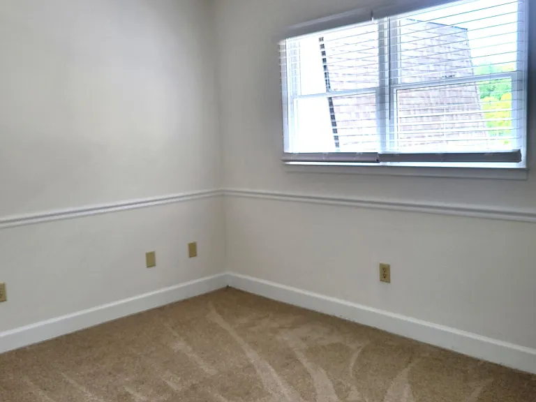 102 Wimbledon Dr — Photo 44