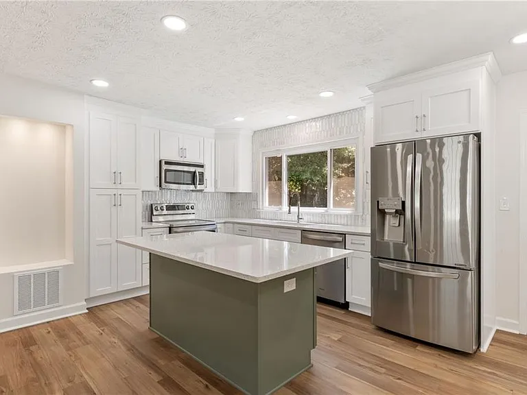 472 Barnesdale Dr — Photo 16