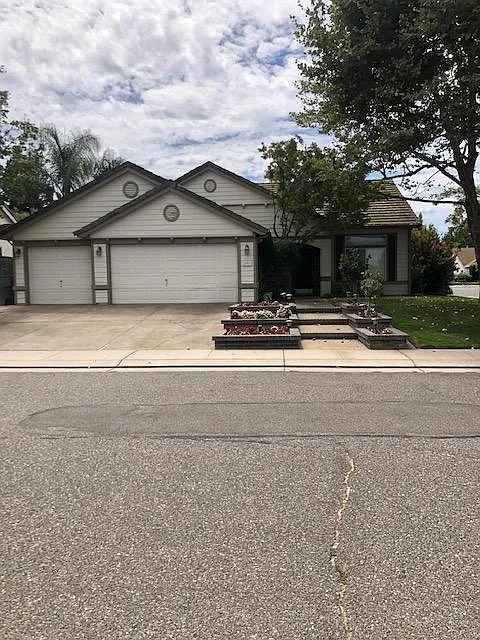 3 bed, 1916 sqft, $3,000 — Photo 1