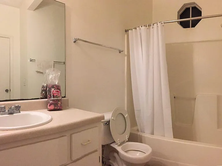 4700 SW Archer Rd #D-30 — Photo 6