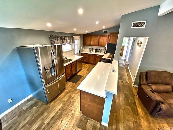 4th image of 1126 E Lemon Ave