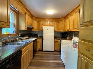 137 4th St, Dover, NH 03820