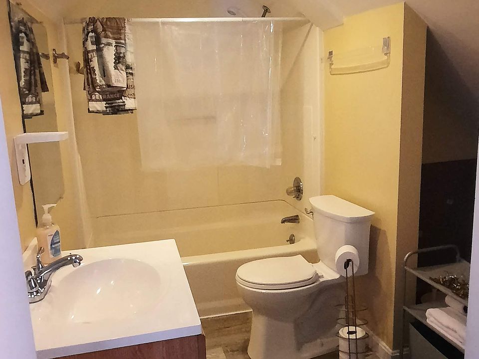 1st image of 2050 Lawrence Ave #2