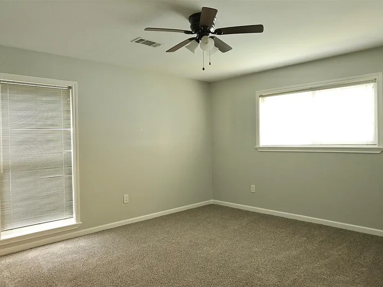 9810 Cliffwood Dr — Photo 10