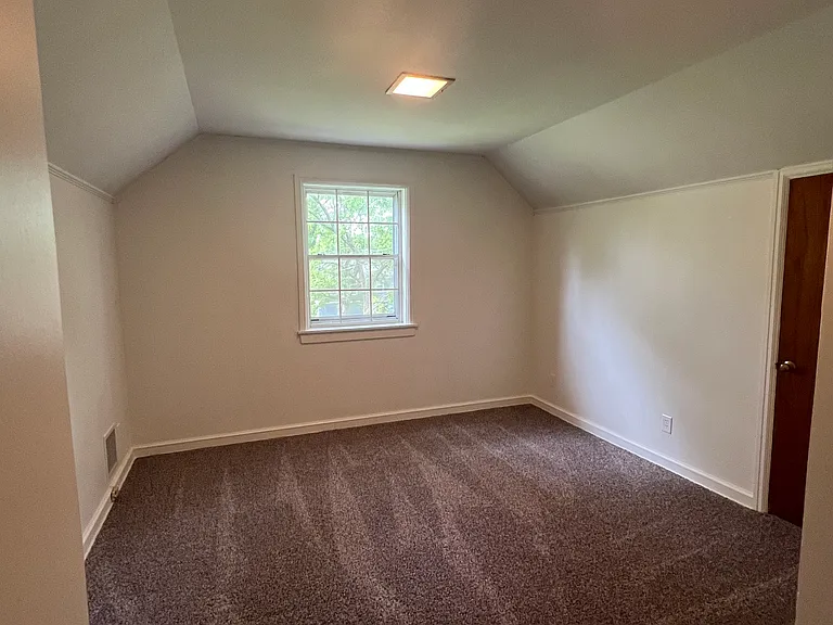 516 N Park St — Photo 28