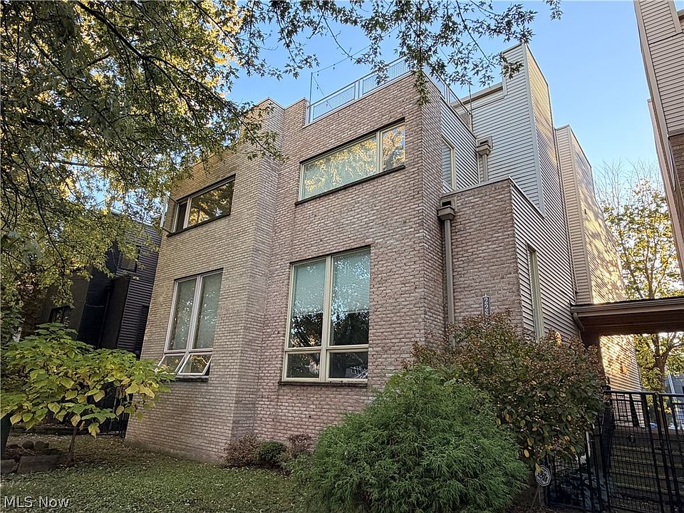 1st image of 2282 W 5th St