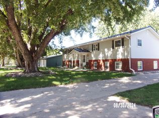 1307 13th St, Hawarden, IA 51023
