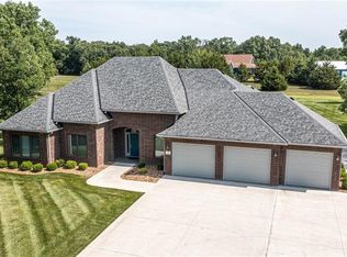 702 W Hale Lake Rd, Warrensburg, MO 64093