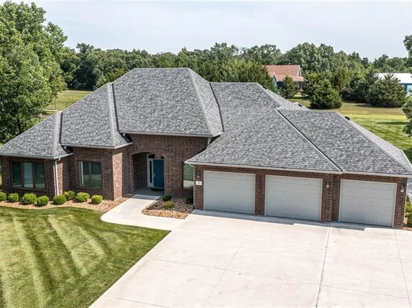 702 W Hale Lake Rd, Warrensburg, MO 64093