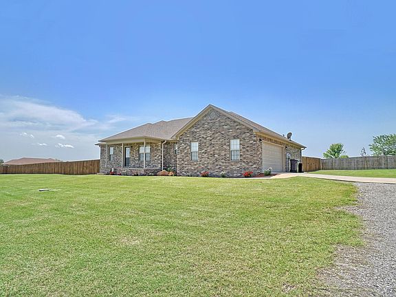 3rd image of 541 Stoneridge Cir