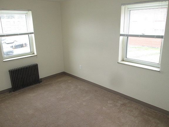 5th image of 1016 Findley Dr #4