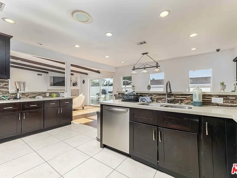 5515 Longridge Ave — Photo 10