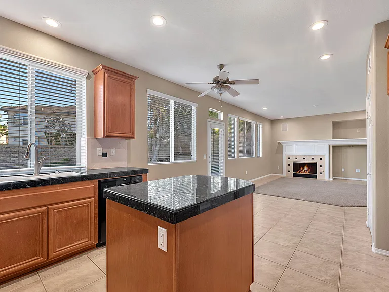 2016 Magpie Ct — Photo 6