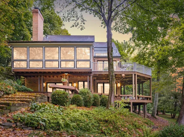 5 Parnassus Dr E, Granville, OH 43023