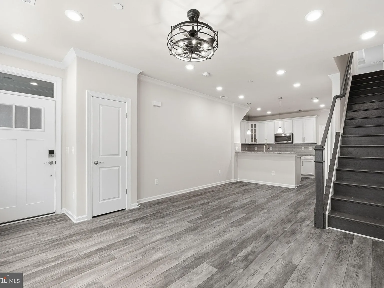 Kincora Land Bay D Condominium — Photo 3