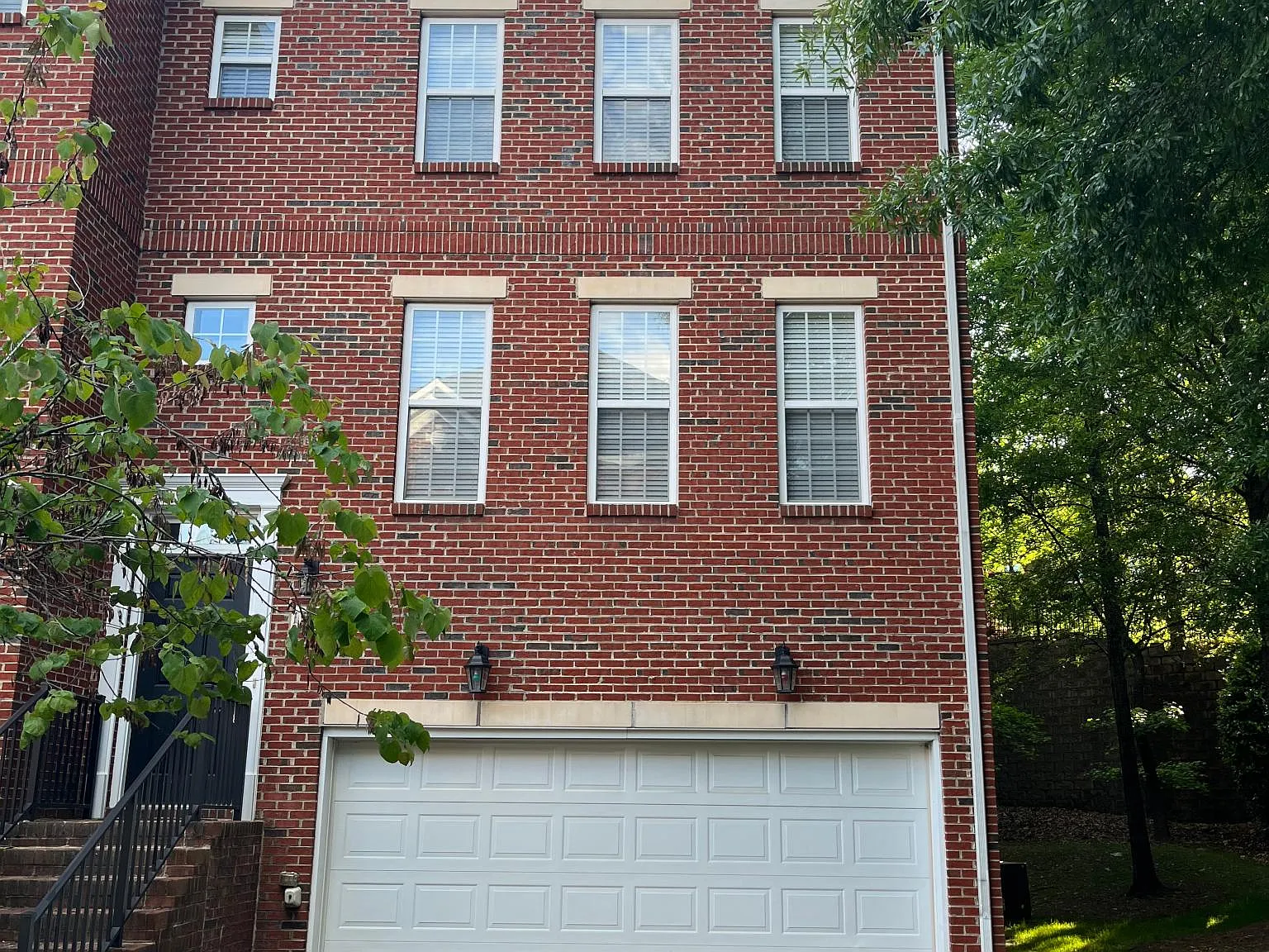 2 bed, 2.5 bath, 1800 sqft, $2,400 — Photo 1