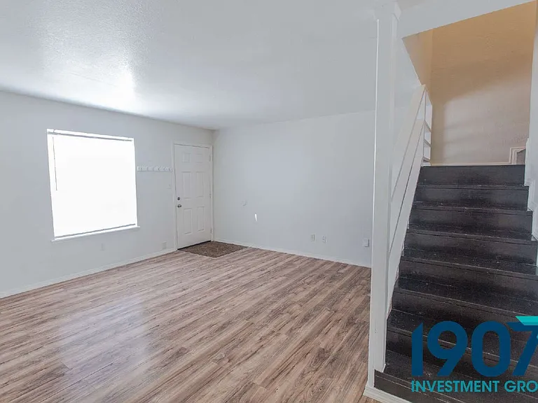 611 Sinclair Dr — Photo 5