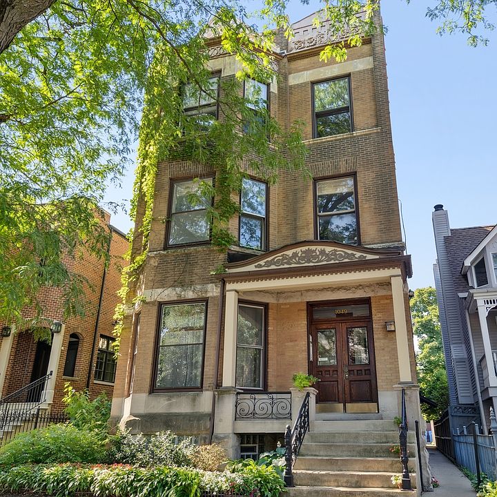 1st image of 1049 W Wellington Ave APT 2B