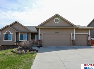2125 Park Crest Dr, Papillion, NE 68133