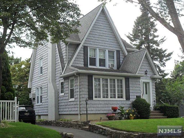 1st image of 105 Cypress St