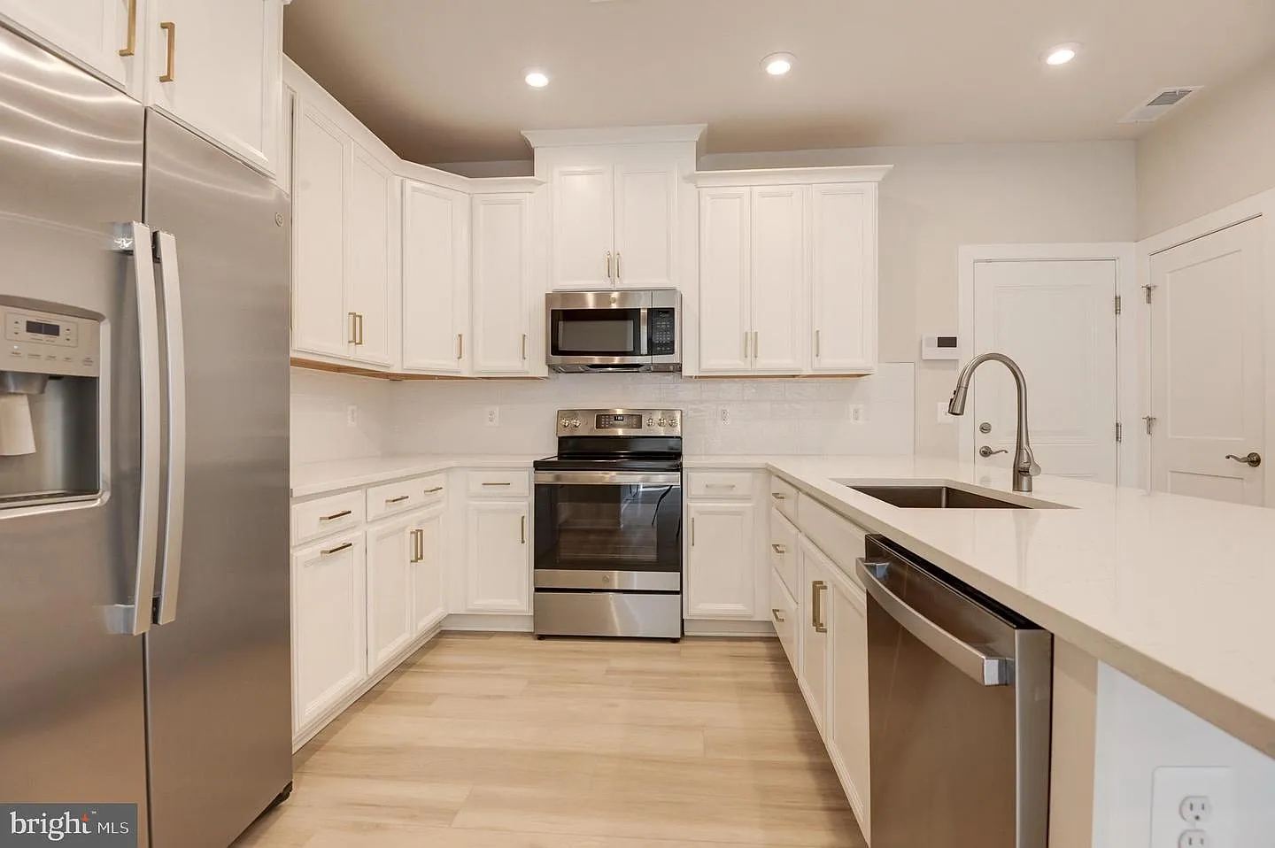 3 bed, 1668 sqft, $2,900 — Photo 3
