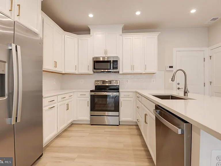 43798 Middleway Ter — Photo 3
